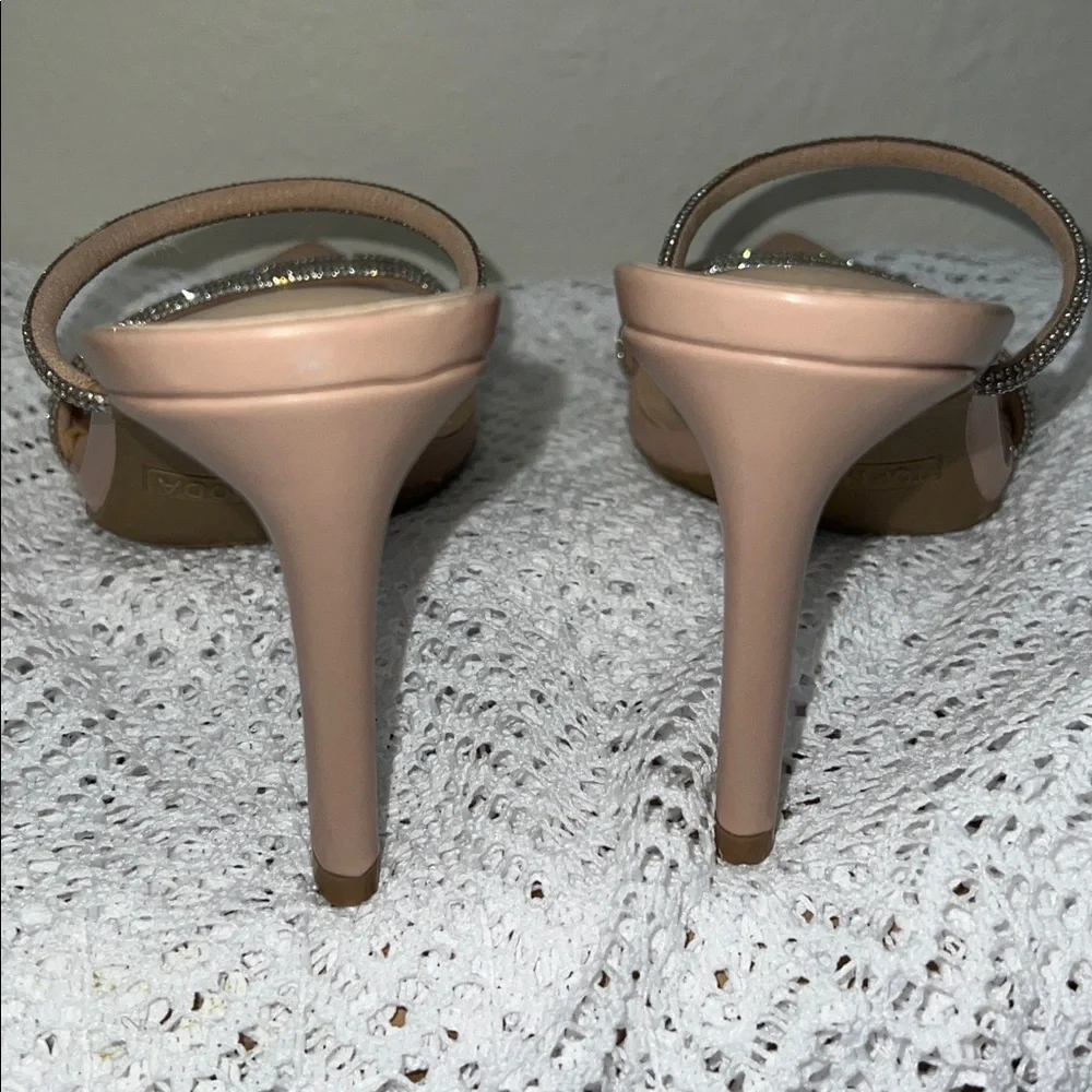 NWT TOP Moda Nude Rhinestone Heels